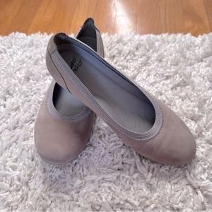 Dansko flat pumps taupe size 38 neutral ballet flats